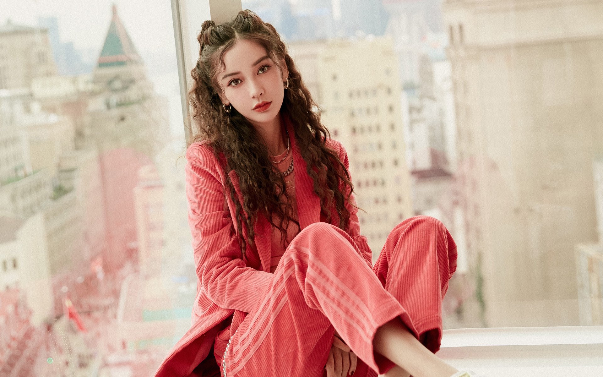 “未来赛车:新能源动力带来的速度革命”,未来能源汽车