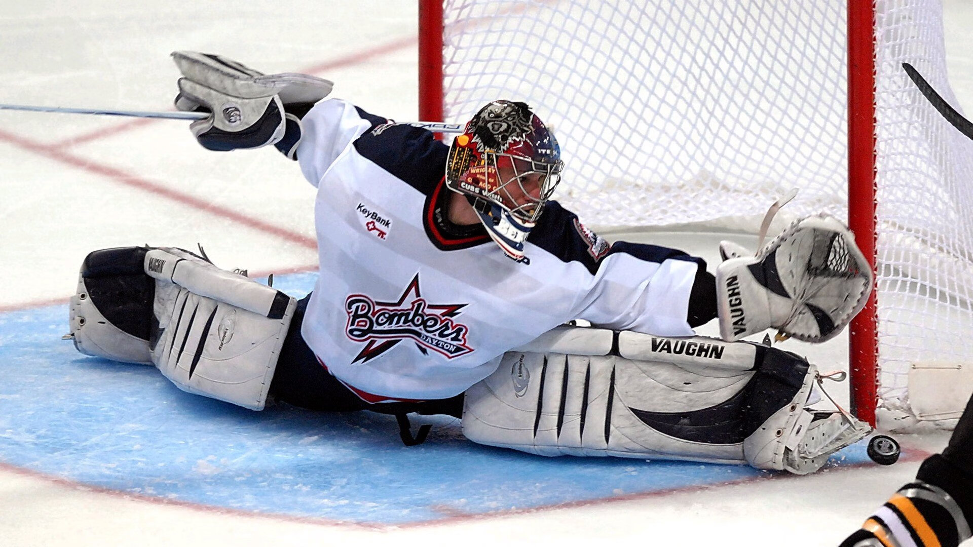 德甲最精彩瞬间：激烈对抗层出不穷，德甲身体对抗